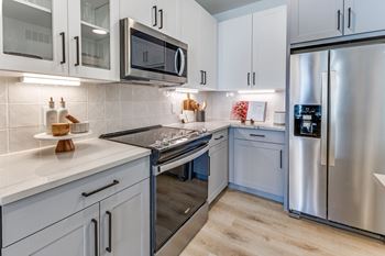 Tile backsplash with under-cabinet lighting
